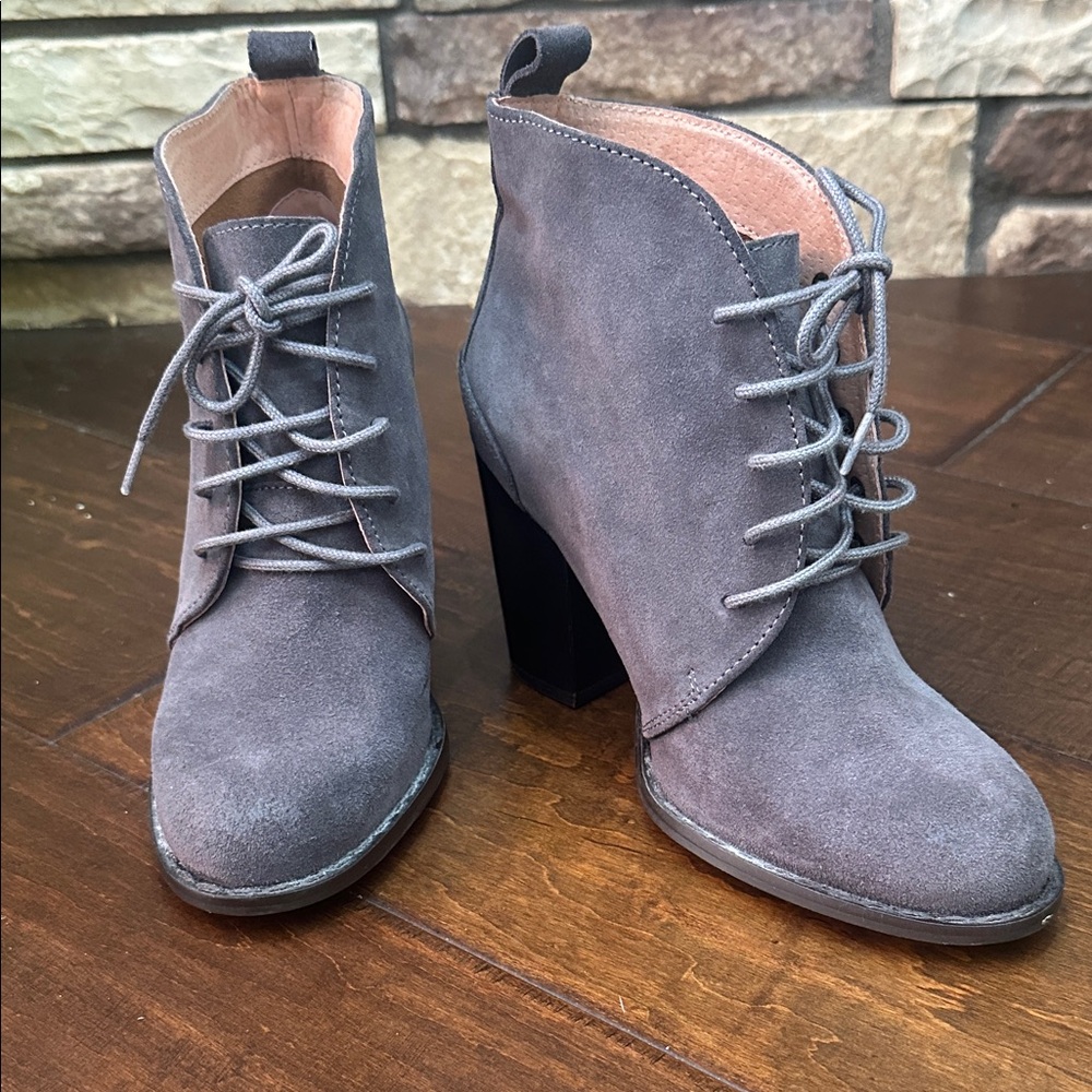Seychelles tower Gray Suede Ankle Boots sz 7